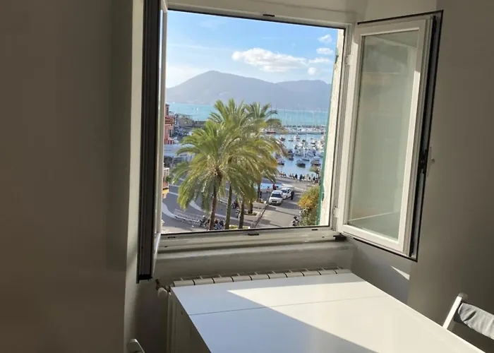 Bussola In Holidays -